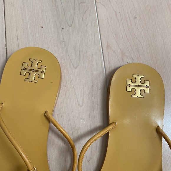 Tory Burch Capri thong sandals beaded gold logo - Picture 3 of 11